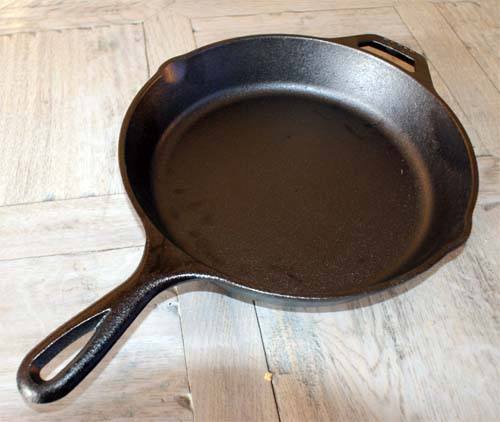 cast iron pan 10.5