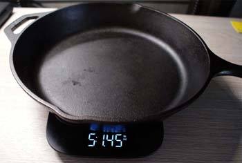 https://shoamie.com/wp-content/uploads/2022/07/small-cast-iron-skillet-weight.jpg